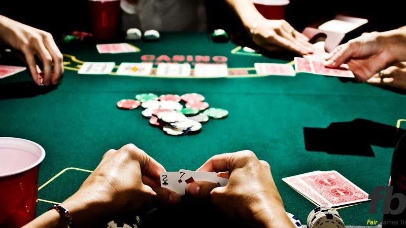 Luật chơi game bài Poker tại Iwin đơn giản nhất